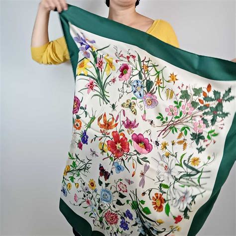 foular gucci donna fiori e uccelli|La storia di “Flora”, il foulard senza tempo di Gucci.